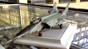 Умалени модели на военна техника показват на изложба в Шумен