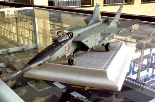 Умалени модели на военна техника показват на изложба в Шумен