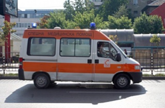 Две коли и микробус се блъснаха на пътя Кюстендил - София