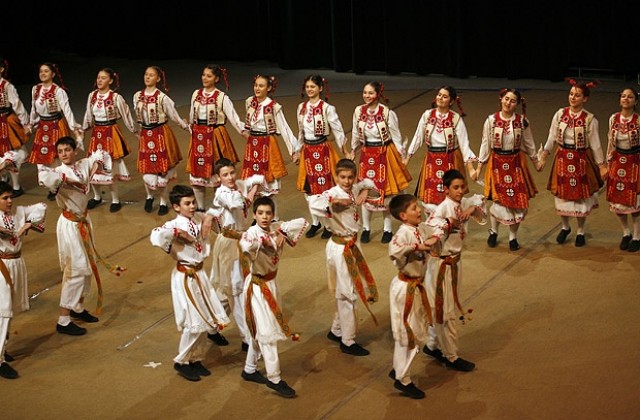 4000 изпълнители на фолклорния фестивал „Малешево пее и танцува