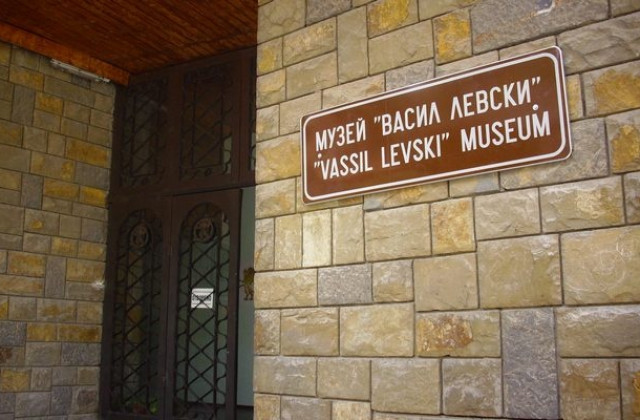 Слово и меч представят в Ловеч