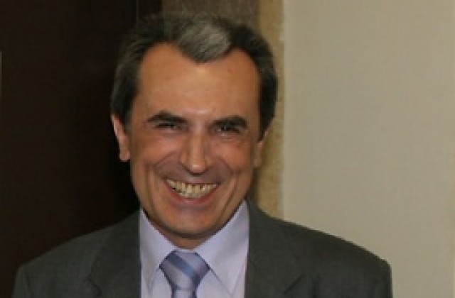 Орешарски връчи проектобюджета за 2009 г. на Пирински