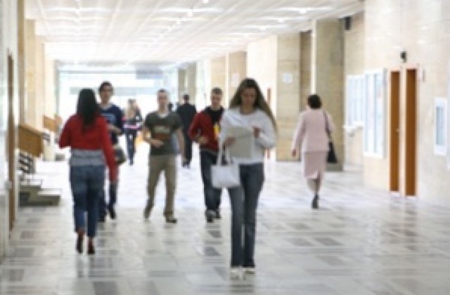 Мини Марица-изток осигури осем стипендии за студенти