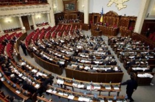 Украинският парламент одобри закона за заем от МВФ