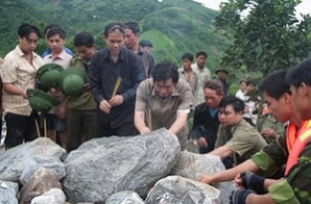 Наводненията във Виетнам взеха над 20 жертви