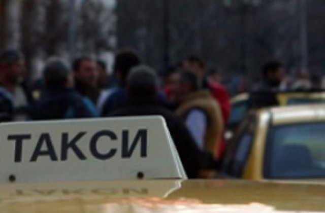 Таксиметрови шофьори се биха в центъра на София
