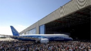 Boeing пак отложи първия полет на 787 Dreamliner