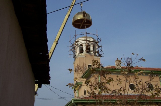 Църквата в Изгрев със златен купол