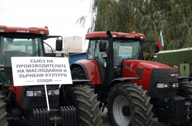 Земеделци с 60 трактора протестираха в Пловдив