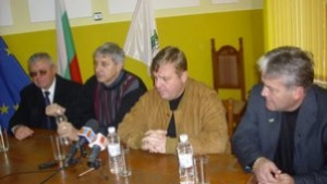 Каракачанов Не политиката на ДПС е причина за етническия мир