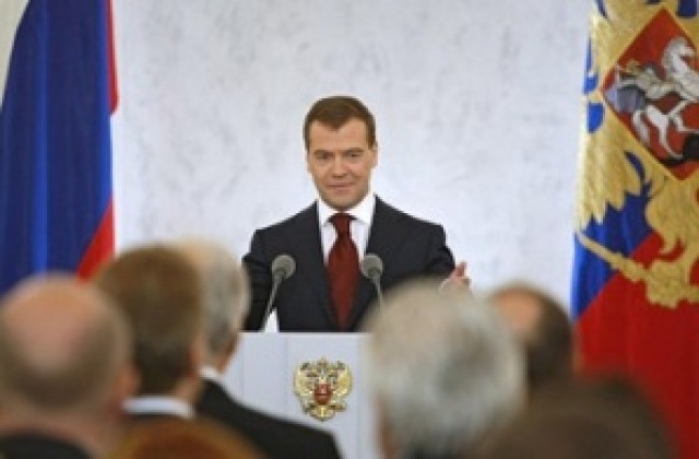 Медведев обсъжда с политически лидери ключови проблеми на федерацията