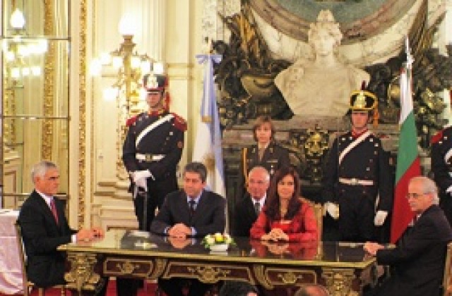 След среща на президентите България и Аржентина подписаха икономическа спогодба