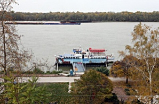 Двама души може да са загинали при сблъсък на два кораба в река Дунав