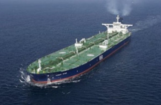 Отвлеченият танкер е на котва в сомалийско пристанище