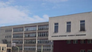 В разградско училище в което преди година умря дете сложиха