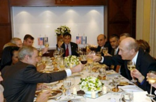 Олмерт се среща с Буш преди и двамата да напуснат постовете си