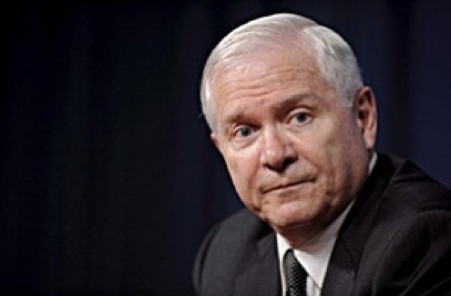 Робърт Гейтс остава министър на отбраната в кабинета на Обама