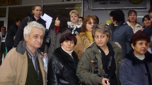 Уволнени шивачки се вдигнаха на протест