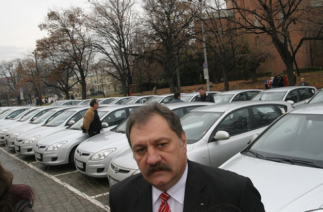 Евгений Желев връчи ключовете на 30 автомобила за болници