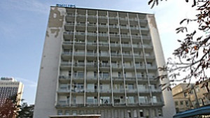 Автомобил блъсна две деца на тротоар в София