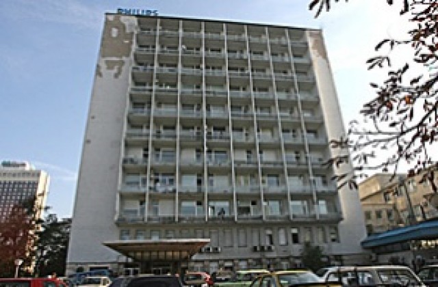 Автомобил блъсна две деца на тротоар в София