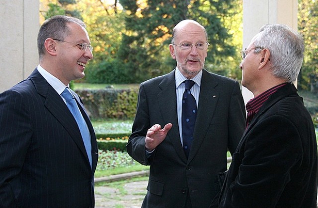 Тройната коалиция прекроява проектобюджета за 2009 г.