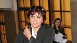 Цигареният бизнес се свива но не загива твърди Корнелия Нинова
