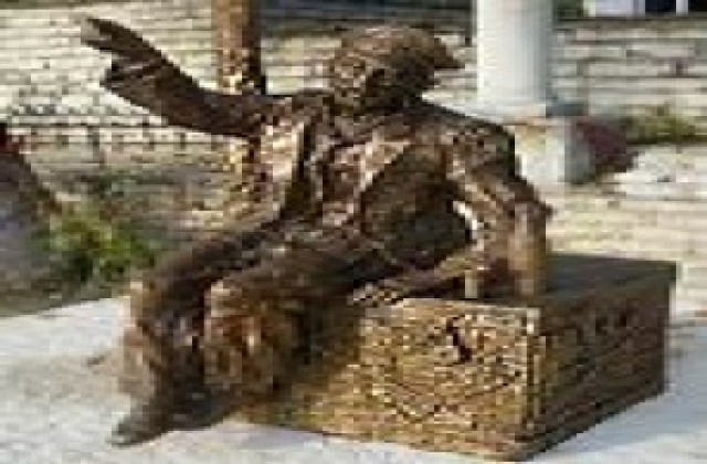 В Балчик откриха бронзова скулптора на Капитан Кощи