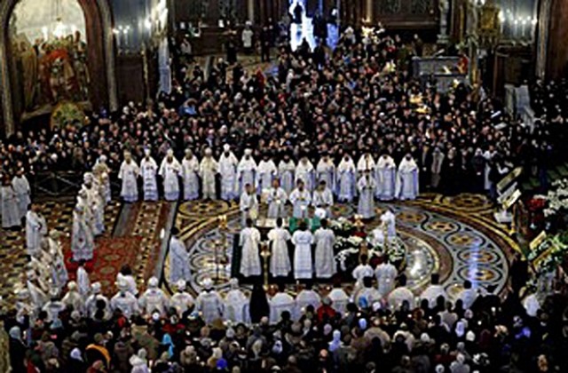 Хиляди се поклониха пред тленните останки на Алексий Втори