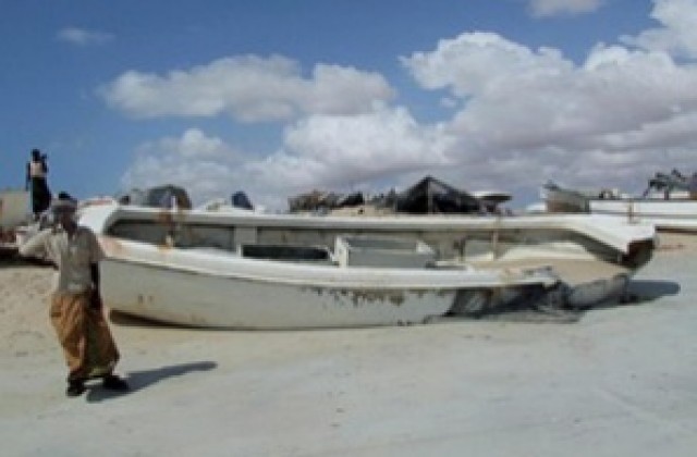 Бойни кораби и самолети на ЕС тръгват по следите на сомалийските пирати