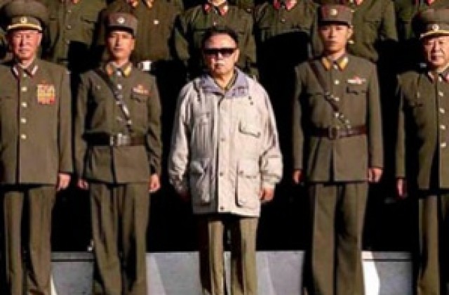 Ким Чен Ир посети завод за козметика