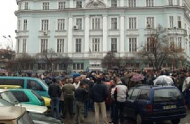 Над 300 пушиха пред варненската полиция