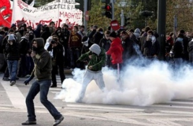 Няма засегнати българи от протестите в Гърция