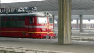ТИР падна върху жп линия в столицата