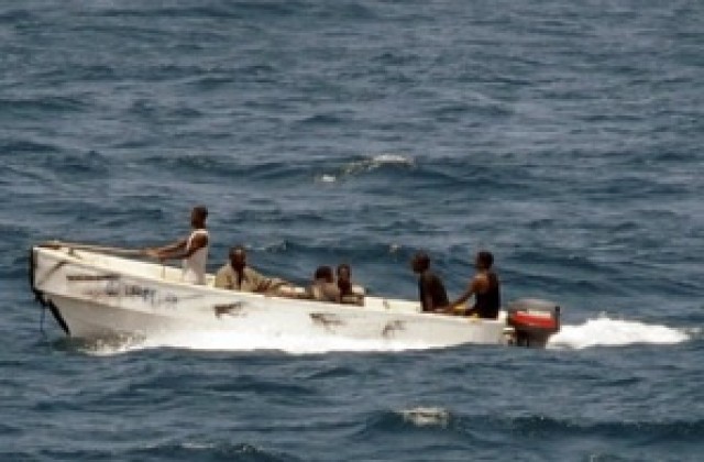 Пиратите в Сомалия отвлякоха 4 кораба за денонощие