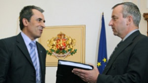 За коледните добавки и депутата