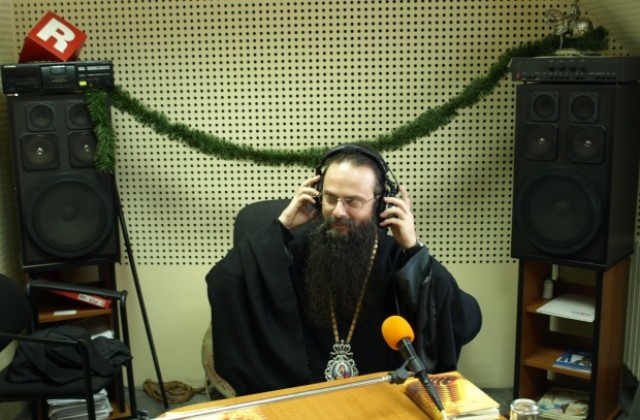 Митрополит Николай благослови слушателите на Дарик на живо в ефир
