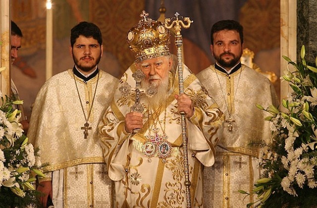 Патриарх Максим ще отслужи литургия за Рождество Христово
