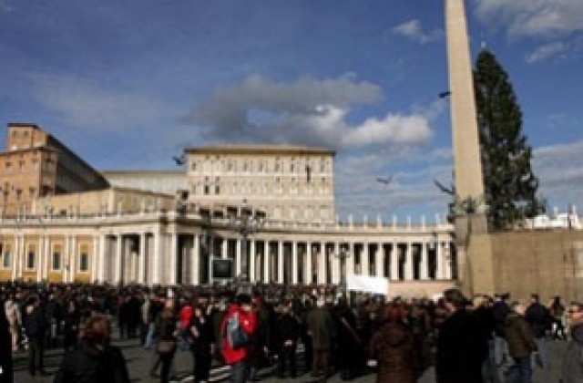 Папа Бенедикт призова вярващите да помогнат на малтретираните деца