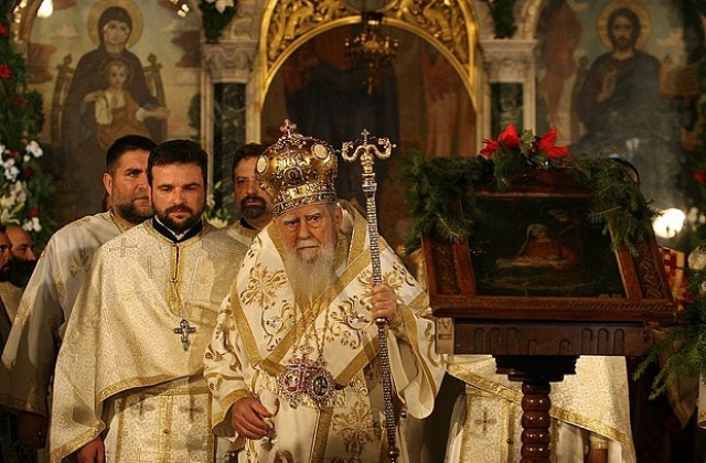 Патриарх Максим поздрави миряните за Рождество