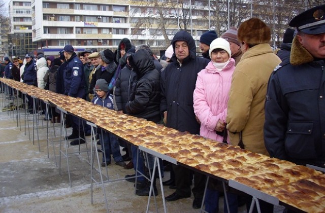 В Добрич изядоха 3600 парчета баница