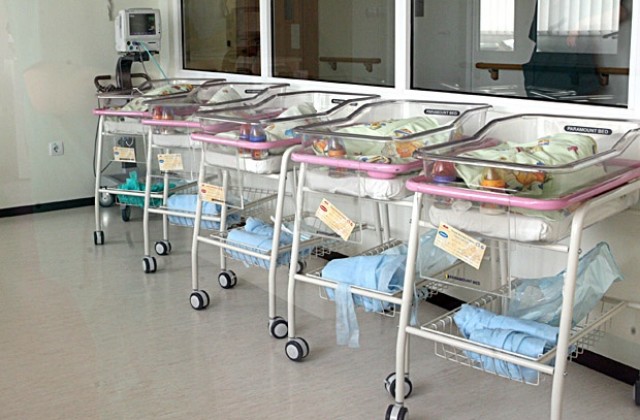 Четири бебета се родиха навръх нова година в страната