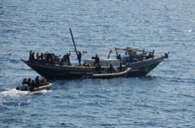 Френски кораб залови осем сомалийски пирати
