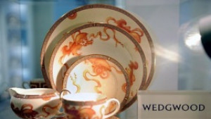 Фалира световноизвестната компания за порцелан и кристал Waterford Wedgewood