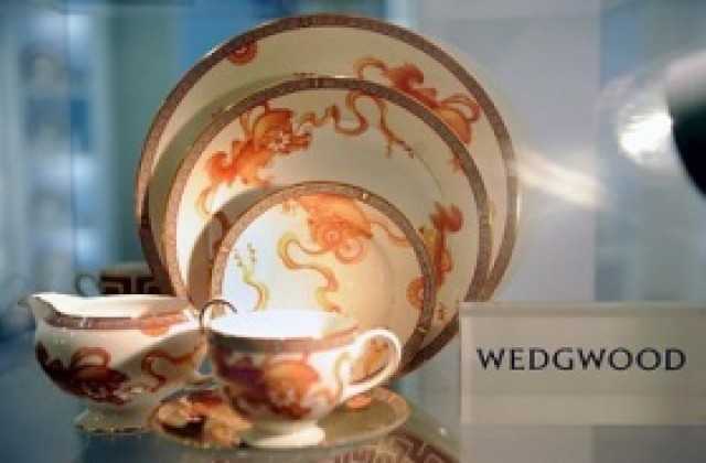 Фалира световноизвестната компания за порцелан и кристал Waterford Wedgewood