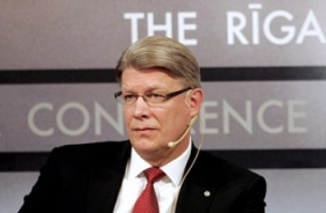 Латвийският президент си оряза заплатата