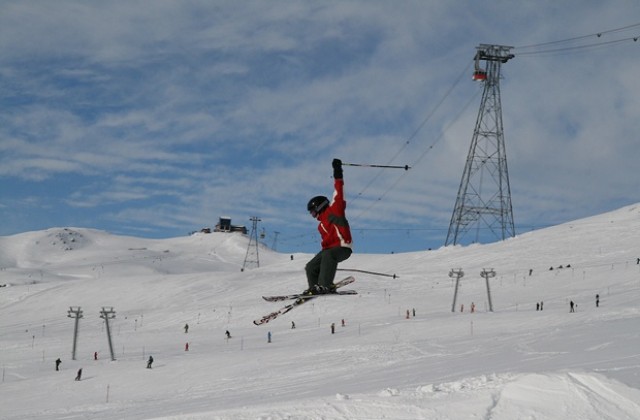 Артистите на Слави откриват ски сезона в Чепеларе