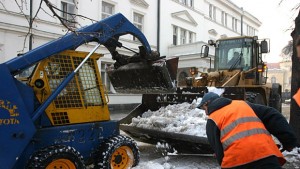Продължава почистването на улиците в София