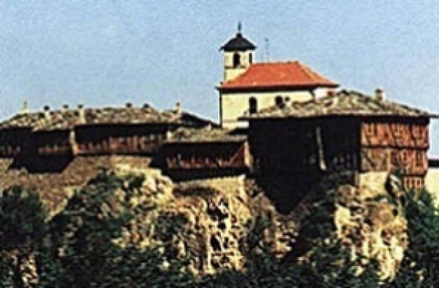 Скандалният игумен Панкратий укривал приходи на Гложенския манастир