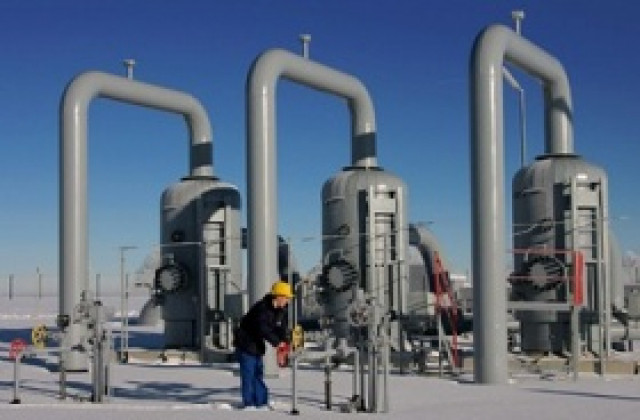 Министър Димитров потвърди, че доставките на газ започват от 8 часа утре
